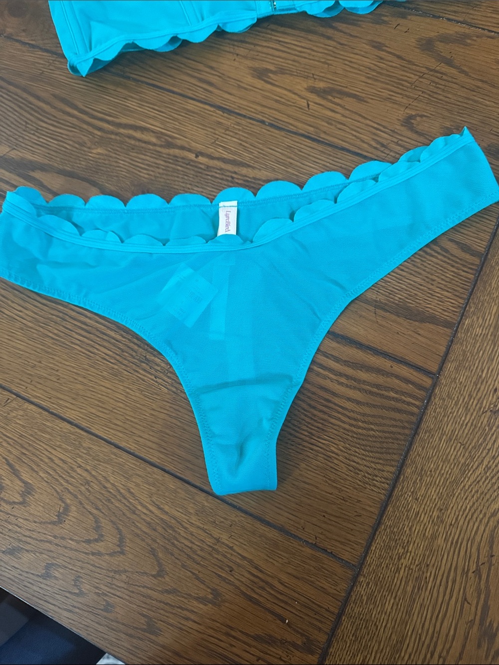 Anthropologie Scalloped Turquoise Thong, M, New